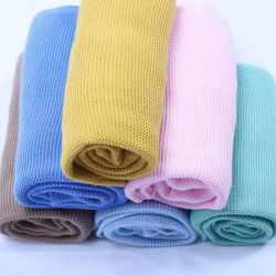 Couverture Bébé Personnalisée – Tricot Doux avec Prénom | Volcaris